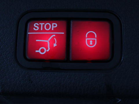 Mercedes-Benz GLB 200 Premium Plus | AMG Line | Panoramadak | Leder | Stoelverwarming | Carplay | Camera | Trekhaak | Memory | Carbon | Full LED | Navigatie | Keyless