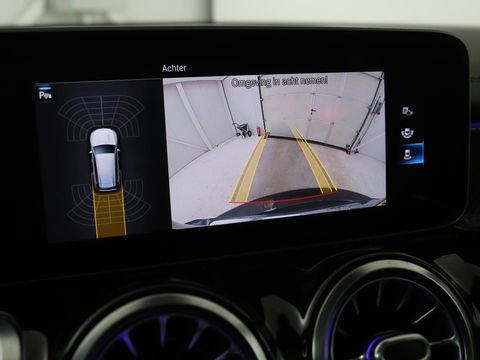 Mercedes-Benz GLB 200 Premium Plus | AMG Line | Panoramadak | Leder | Stoelverwarming | Carplay | Camera | Trekhaak | Memory | Carbon | Full LED | Navigatie | Keyless