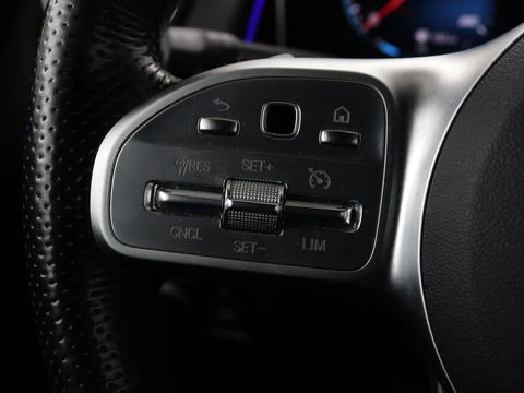 Mercedes-Benz GLB 200 Premium Plus | AMG Line | Panoramadak | Leder | Stoelverwarming | Carplay | Camera | Trekhaak | Memory | Carbon | Full LED | Navigatie | Keyless