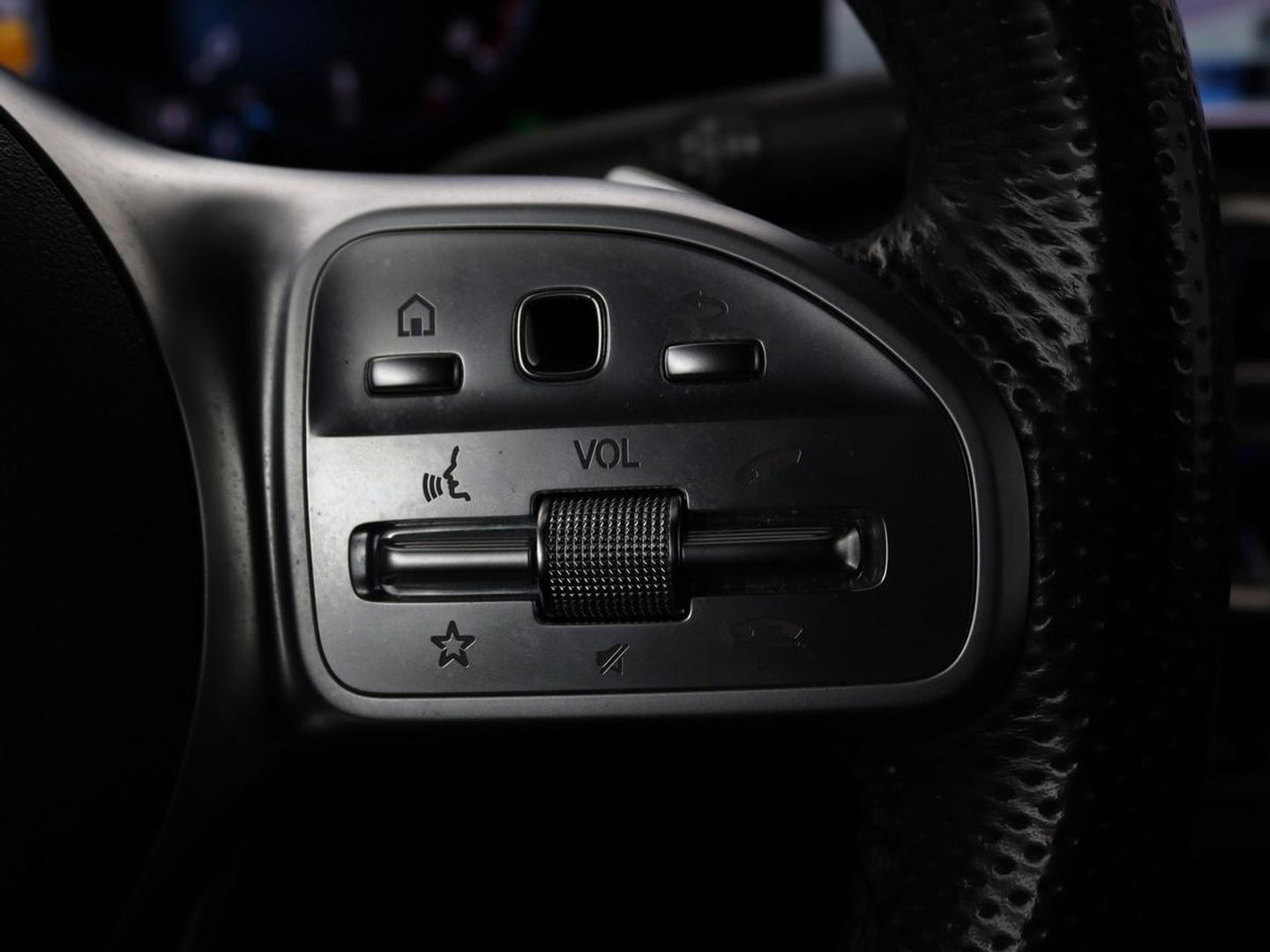 Mercedes-Benz GLB 200 Premium Plus | AMG Line | Panoramadak | Leder | Stoelverwarming | Carplay | Camera | Trekhaak | Memory | Carbon | Full LED | Navigatie | Keyless