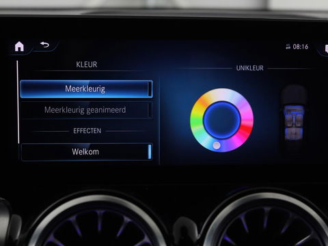 Mercedes-Benz GLB 200 Premium Plus | AMG Line | Panoramadak | Leder | Stoelverwarming | Carplay | Camera | Trekhaak | Memory | Carbon | Full LED | Navigatie | Keyless