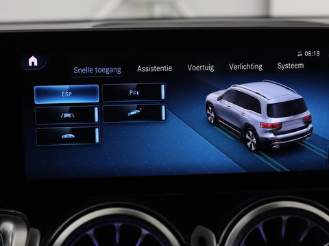 Mercedes-Benz GLB 200 Premium Plus | AMG Line | Panoramadak | Leder | Stoelverwarming | Carplay | Camera | Trekhaak | Memory | Carbon | Full LED | Navigatie | Keyless