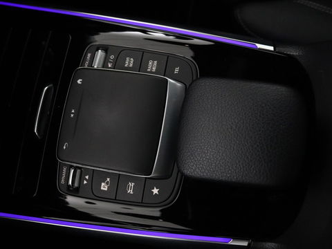 Mercedes-Benz GLB 200 Premium Plus | AMG Line | Panoramadak | Leder | Stoelverwarming | Carplay | Camera | Trekhaak | Memory | Carbon | Full LED | Navigatie | Keyless