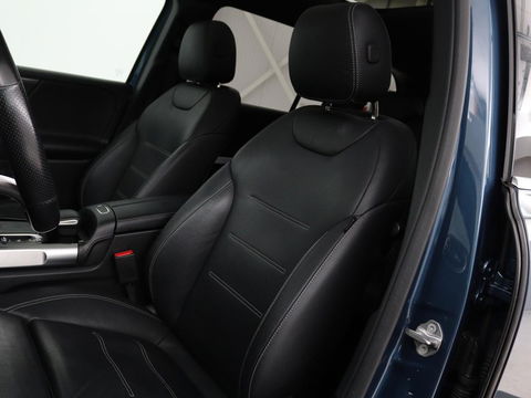 Mercedes-Benz GLB 200 Premium Plus | AMG Line | Panoramadak | Leder | Stoelverwarming | Carplay | Camera | Trekhaak | Memory | Carbon | Full LED | Navigatie | Keyless