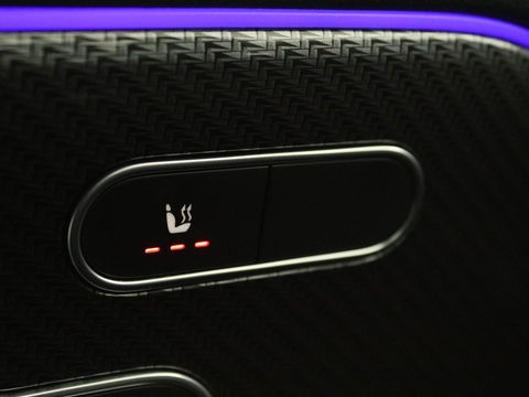 Mercedes-Benz GLB 200 Premium Plus | AMG Line | Panoramadak | Leder | Stoelverwarming | Carplay | Camera | Trekhaak | Memory | Carbon | Full LED | Navigatie | Keyless