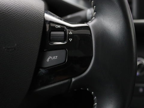 Peugeot 308 1.5 BlueHDi Blue Lease Premium | Panoramadak | Camera | Carplay | Navigatie | Parkeerhulp | Climate control