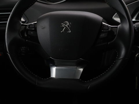 Peugeot 308 1.5 BlueHDi Blue Lease Premium | Panoramadak | Camera | Carplay | Navigatie | Parkeerhulp | Climate control