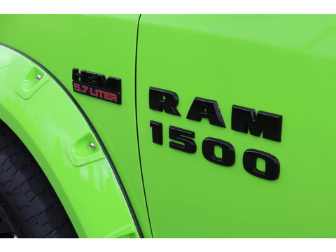 Dodge Ram 1500 5.7 V8 4x4 Quad Cab Sport | Leder | Camera | Trekhaak | 20'' | Airco | Cruise control | LPG 122 liter | LED verstraler | Bluetooth | Side-Bars