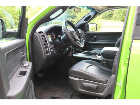 Dodge Ram 1500 5.7 V8 4x4 Quad Cab Sport | Leder | Camera | Trekhaak | 20'' | Airco | Cruise control | LPG 122 liter | LED verstraler | Bluetooth | Side-Bars