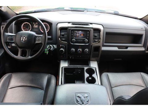 Dodge Ram 1500 5.7 V8 4x4 Quad Cab Sport | Leder | Camera | Trekhaak | 20'' | Airco | Cruise control | LPG 122 liter | LED verstraler | Bluetooth | Side-Bars