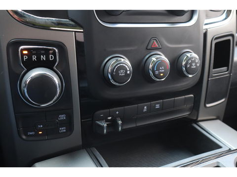 Dodge Ram 1500 5.7 V8 4x4 Quad Cab Sport | Leder | Camera | Trekhaak | 20'' | Airco | Cruise control | LPG 122 liter | LED verstraler | Bluetooth | Side-Bars
