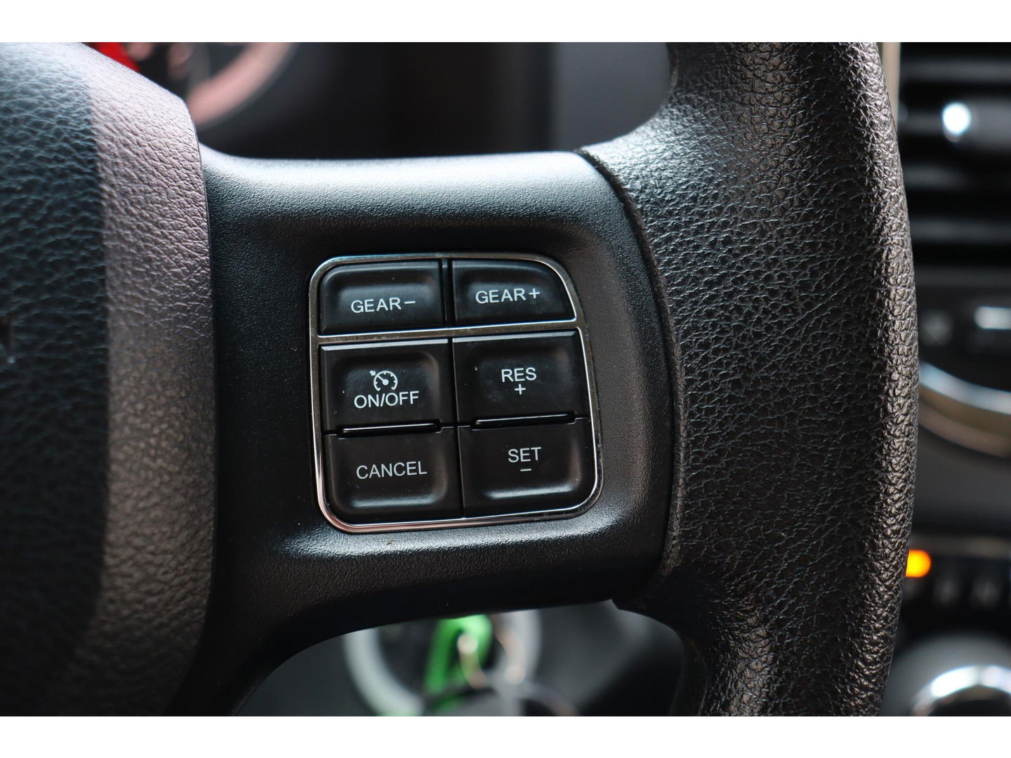 Dodge Ram 1500 5.7 V8 4x4 Quad Cab Sport | Leder | Camera | Trekhaak | 20'' | Airco | Cruise control | LPG 122 liter | LED verstraler | Bluetooth | Side-Bars