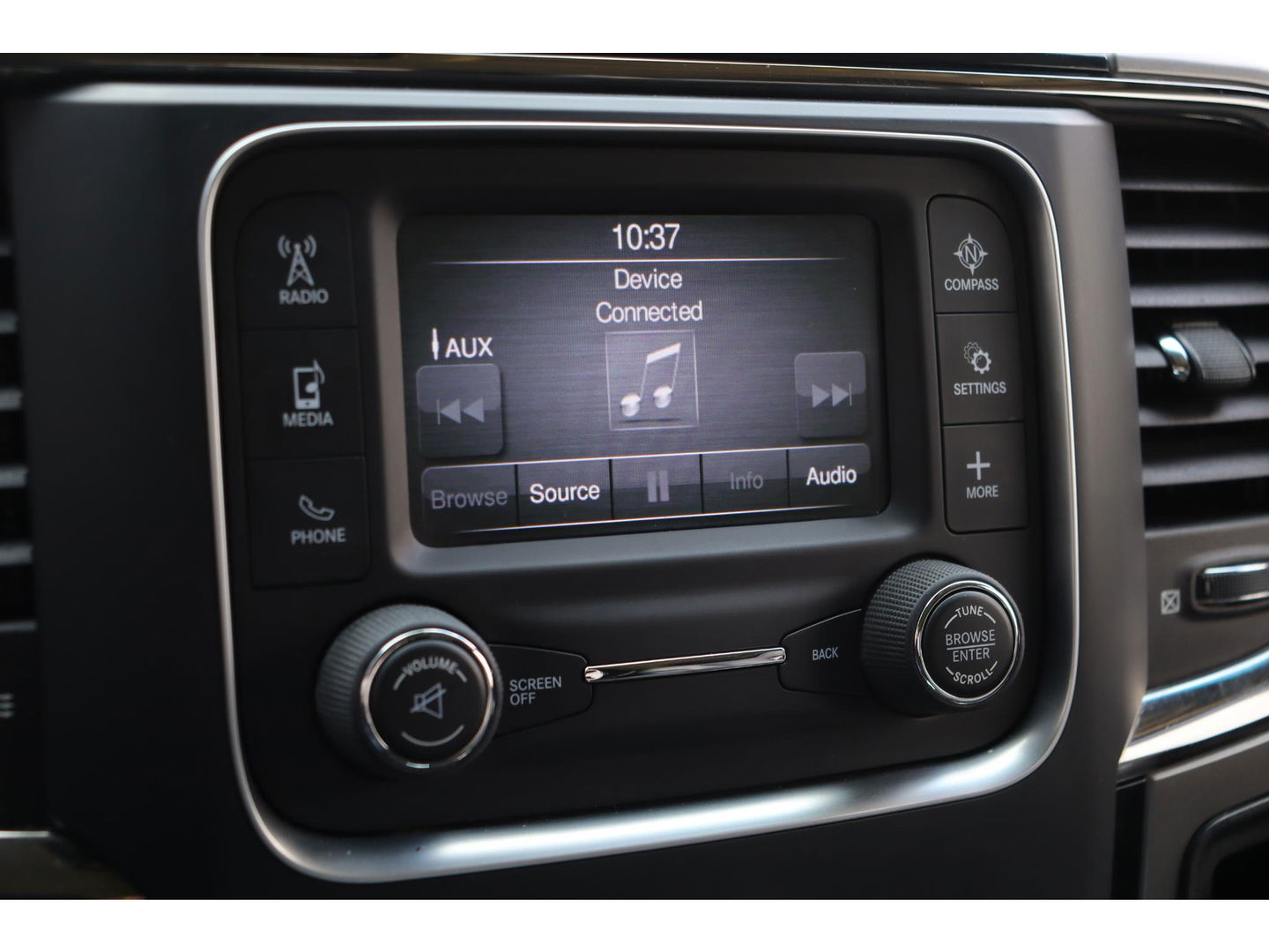 Dodge Ram 1500 5.7 V8 4x4 Quad Cab Sport | Leder | Camera | Trekhaak | 20'' | Airco | Cruise control | LPG 122 liter | LED verstraler | Bluetooth | Side-Bars