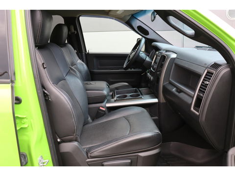 Dodge Ram 1500 5.7 V8 4x4 Quad Cab Sport | Leder | Camera | Trekhaak | 20'' | Airco | Cruise control | LPG 122 liter | LED verstraler | Bluetooth | Side-Bars