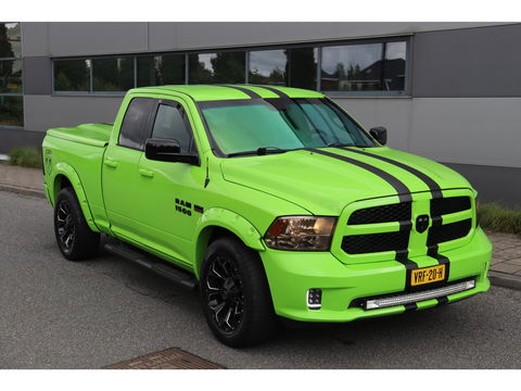 Dodge Ram 1500 5.7 V8 4x4 Quad Cab Sport | Leder | Camera | Trekhaak | 20'' | Airco | Cruise control | LPG 122 liter | LED verstraler | Bluetooth | Side-Bars