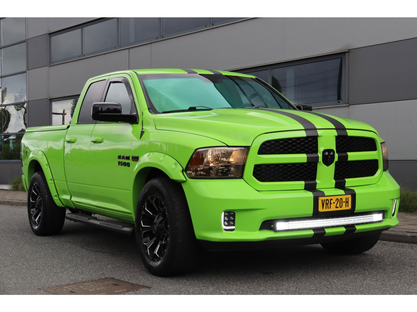 Dodge Ram 1500 5.7 V8 4x4 Quad Cab Sport | Leder | Camera | Trekhaak | 20'' | Airco | Cruise control | LPG 122 liter | LED verstraler | Bluetooth | Side-Bars