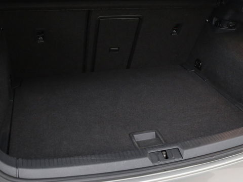 Volkswagen Golf 1.0 TSI Comfortline | Stoelverwarming | Full LED | Carplay | Climate control | Parkeerhulp | Cruise control | 19'' lichtmetalen velgen