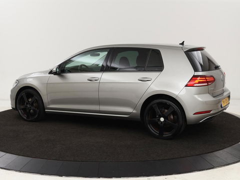Volkswagen Golf 1.0 TSI Comfortline | Stoelverwarming | Full LED | Carplay | Climate control | Parkeerhulp | Cruise control | 19'' lichtmetalen velgen