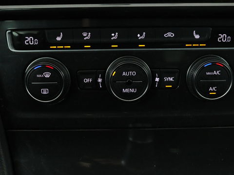 Volkswagen Golf 1.0 TSI Comfortline | Stoelverwarming | Full LED | Carplay | Climate control | Parkeerhulp | Cruise control | 19'' lichtmetalen velgen