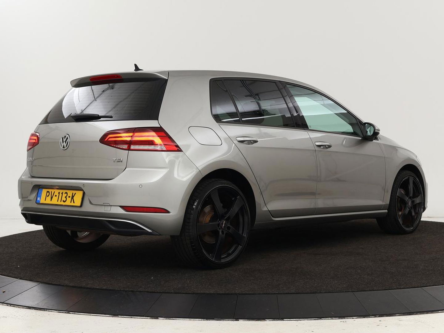 Volkswagen Golf 1.0 TSI Comfortline | Stoelverwarming | Full LED | Carplay | Climate control | Parkeerhulp | Cruise control | 19'' lichtmetalen velgen