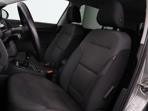 Volkswagen Golf 1.0 TSI Comfortline | Stoelverwarming | Full LED | Carplay | Climate control | Parkeerhulp | Cruise control | 19'' lichtmetalen velgen