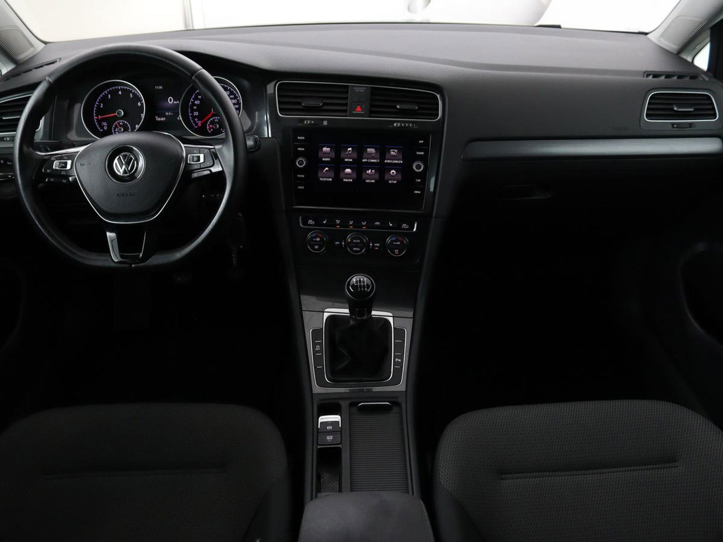 Volkswagen Golf 1.0 TSI Comfortline | Stoelverwarming | Full LED | Carplay | Climate control | Parkeerhulp | Cruise control | 19'' lichtmetalen velgen