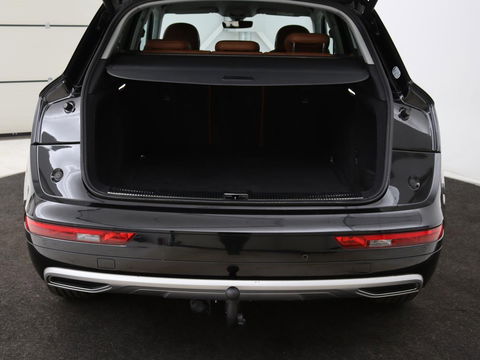 Audi Q5 2.0 TDI quattro Sport | Leder | Stoelverwarming | Trekhaak | Virtual Cockpit | Navigatie | Keyless | Xenon | Elektrische stoelen | Climate control | Parkeerhulp | Cruise control