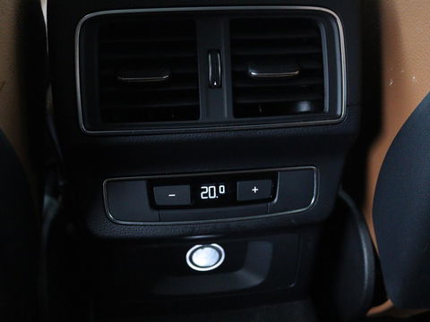 Audi Q5 2.0 TDI quattro Sport | Leder | Stoelverwarming | Trekhaak | Virtual Cockpit | Navigatie | Keyless | Xenon | Elektrische stoelen | Climate control | Parkeerhulp | Cruise control