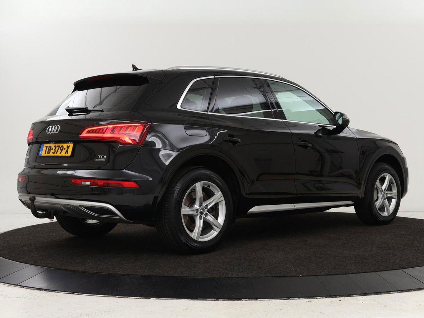 Audi Q5 2.0 TDI quattro Sport | Leder | Stoelverwarming | Trekhaak | Virtual Cockpit | Navigatie | Keyless | Xenon | Elektrische stoelen | Climate control | Parkeerhulp | Cruise control
