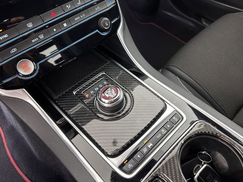 Jaguar XE 2.0 D R-Sport Aut. *1/2LEATHER | XENON | NAVI-FULLMAP | MERIDIAN-SOUND | SPORT-SEATS | CAMERA | ECC | PDC | CRUISE | 17''ALU*