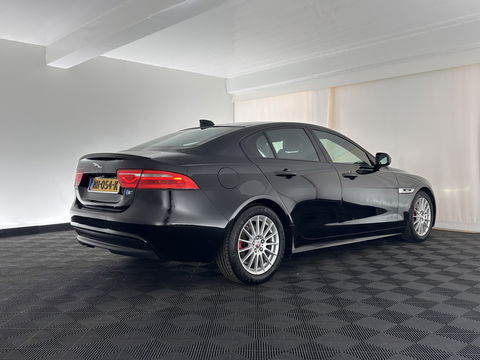 Jaguar XE 2.0 D R-Sport Aut. *1/2LEATHER | XENON | NAVI-FULLMAP | MERIDIAN-SOUND | SPORT-SEATS | CAMERA | ECC | PDC | CRUISE | 17''ALU*