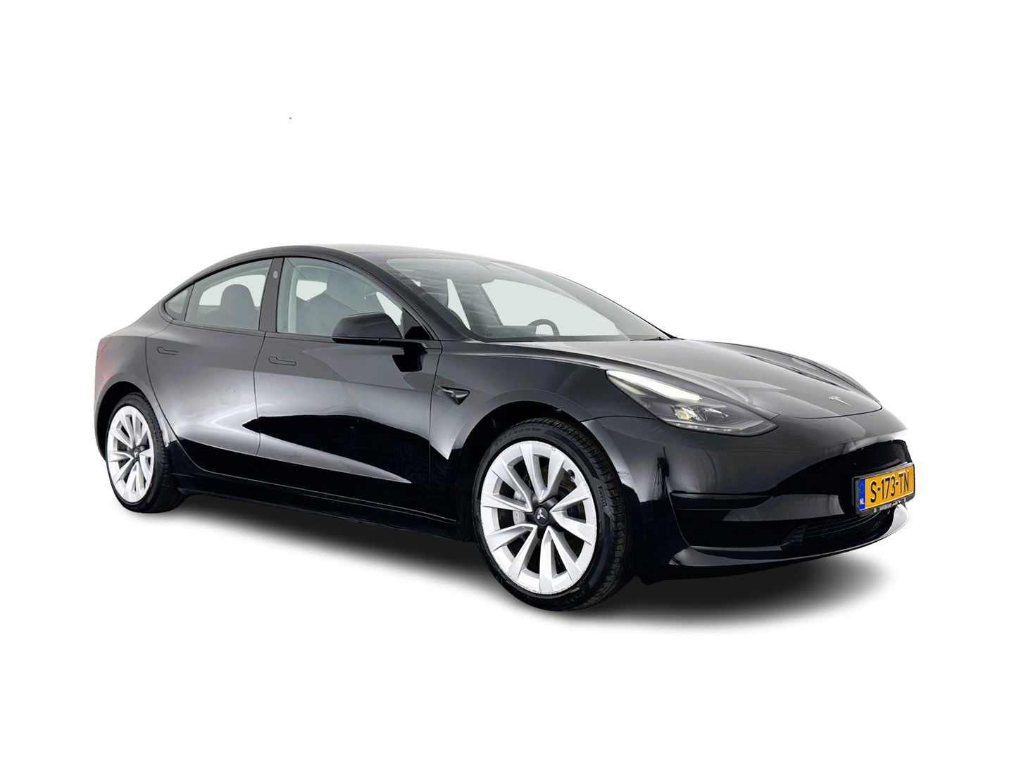 Tesla Model 3 Standard RWD Plus 60 kWh (INCL-BTW) Aut. *PANO | AUTO-PILOT | FULL-LEATHER | KEYLESS | FULL-LED | MEMORY-PACK | SURROUND-VIEW | DAB | CARPLAY | DIGI-COCKPIT | LANE-ASSIST | COMFORT-SEATS | 19"ALU*
