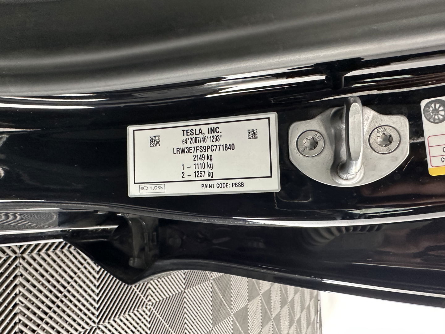 Tesla Model 3 Standard RWD Plus 60 kWh (INCL-BTW) Aut. *PANO | AUTO-PILOT | FULL-LEATHER | KEYLESS | FULL-LED | MEMORY-PACK | SURROUND-VIEW | DAB | CARPLAY | DIGI-COCKPIT | LANE-ASSIST | COMFORT-SEATS | 19"ALU*