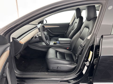 Tesla Model 3 Standard RWD Plus 60 kWh (INCL-BTW) Aut. *PANO | AUTO-PILOT | FULL-LEATHER | KEYLESS | FULL-LED | MEMORY-PACK | SURROUND-VIEW | DAB | CARPLAY | DIGI-COCKPIT | LANE-ASSIST | COMFORT-SEATS | 19"ALU*