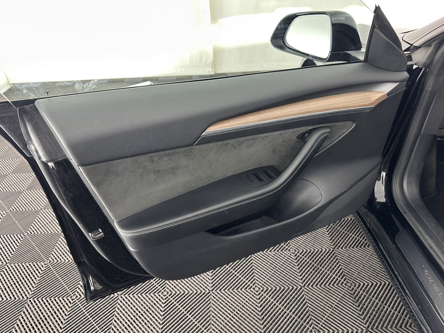 Tesla Model 3 Standard RWD Plus 60 kWh (INCL-BTW) Aut. *PANO | AUTO-PILOT | FULL-LEATHER | KEYLESS | FULL-LED | MEMORY-PACK | SURROUND-VIEW | DAB | CARPLAY | DIGI-COCKPIT | LANE-ASSIST | COMFORT-SEATS | 19"ALU*