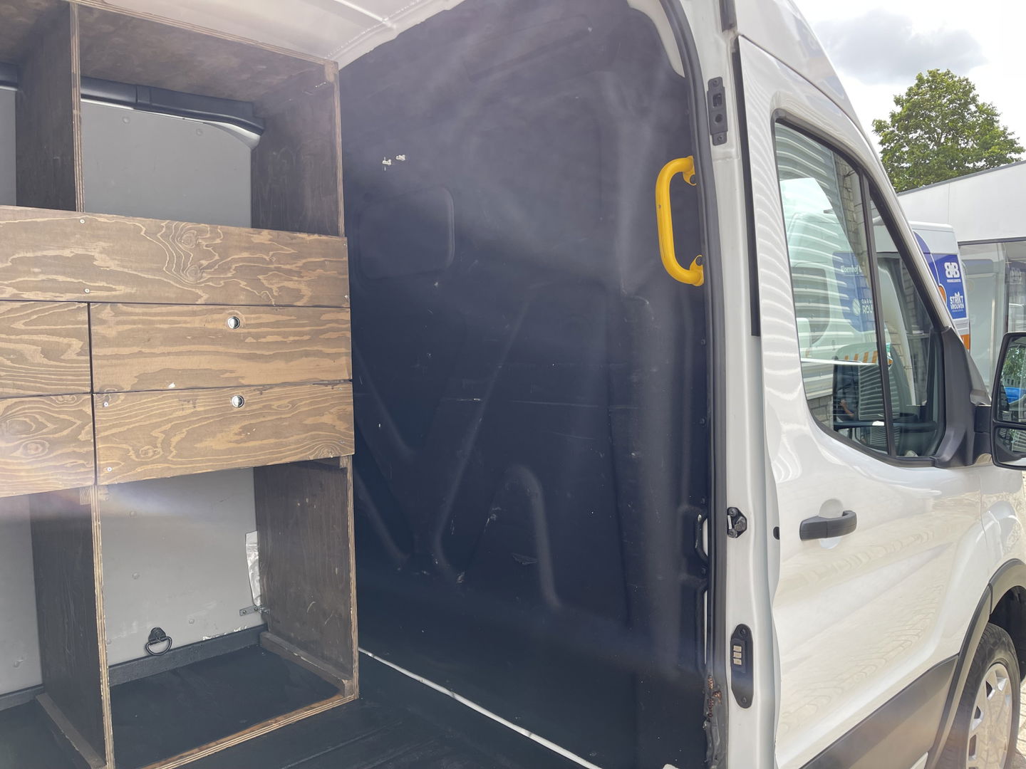 Ford Transit 310 2.0 TDCI L2H2 Trend / vaste prijs rijklaar € 16.950 ex btw / lease vanaf € 285 / airco / cruise control / euro 6 diesel / bpm vrij / trekhaak 2450 kg !