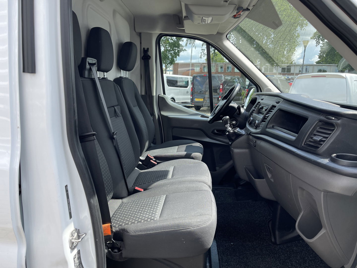 Ford Transit 310 2.0 TDCI L2H2 Trend / vaste prijs rijklaar € 16.950 ex btw / lease vanaf € 285 / airco / cruise control / euro 6 diesel / bpm vrij / trekhaak 2450 kg !