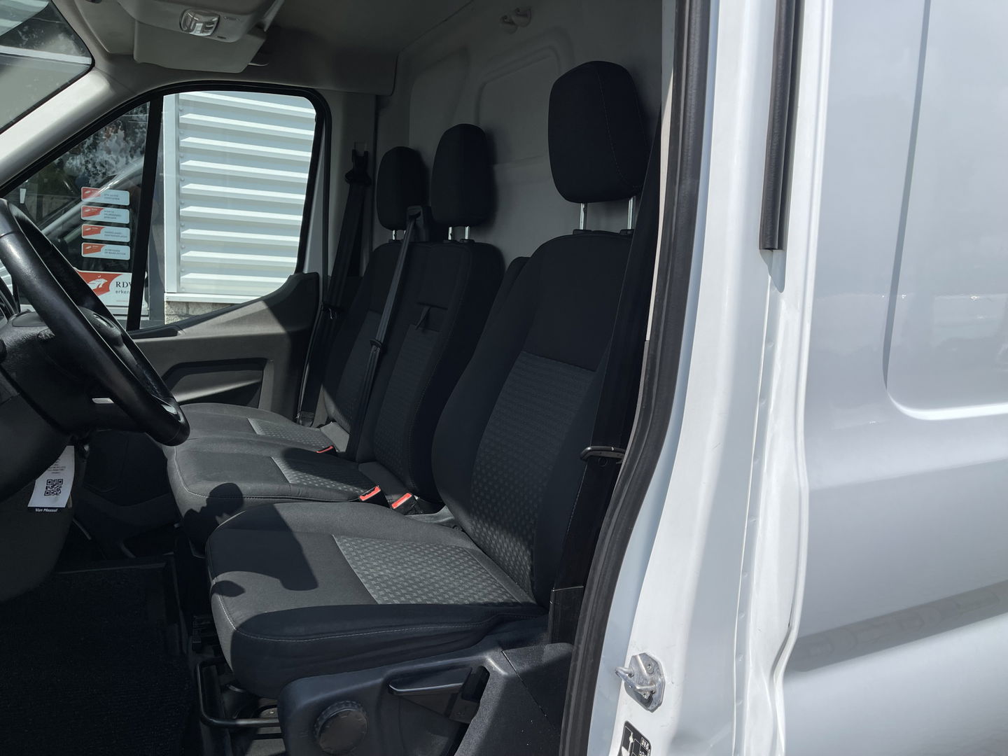 Ford Transit 310 2.0 TDCI L2H2 Trend / vaste prijs rijklaar € 16.950 ex btw / lease vanaf € 285 / airco / cruise control / euro 6 diesel / bpm vrij / trekhaak 2450 kg !