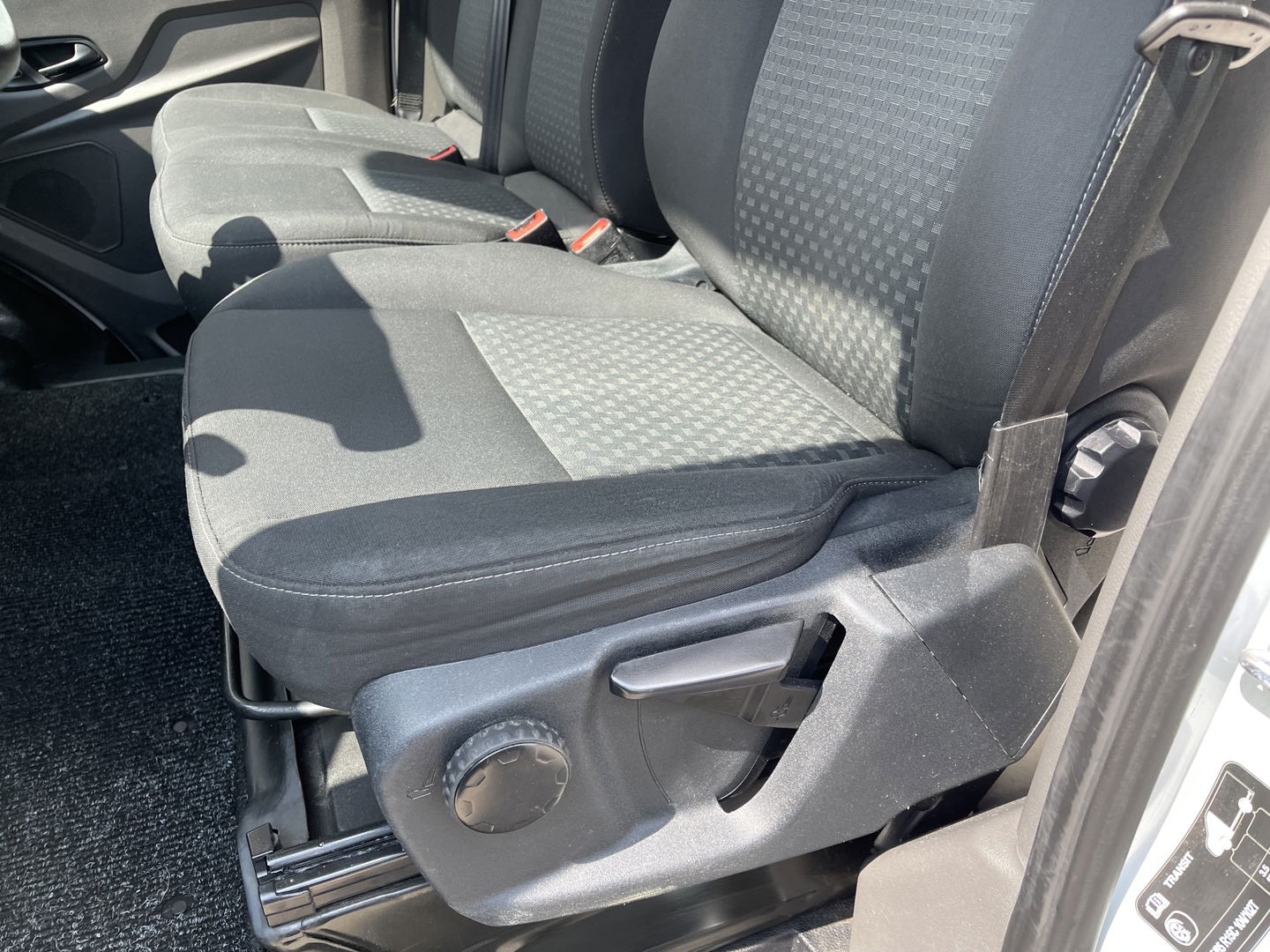 Ford Transit 310 2.0 TDCI L2H2 Trend / vaste prijs rijklaar € 16.950 ex btw / lease vanaf € 285 / airco / cruise control / euro 6 diesel / bpm vrij / trekhaak 2450 kg !