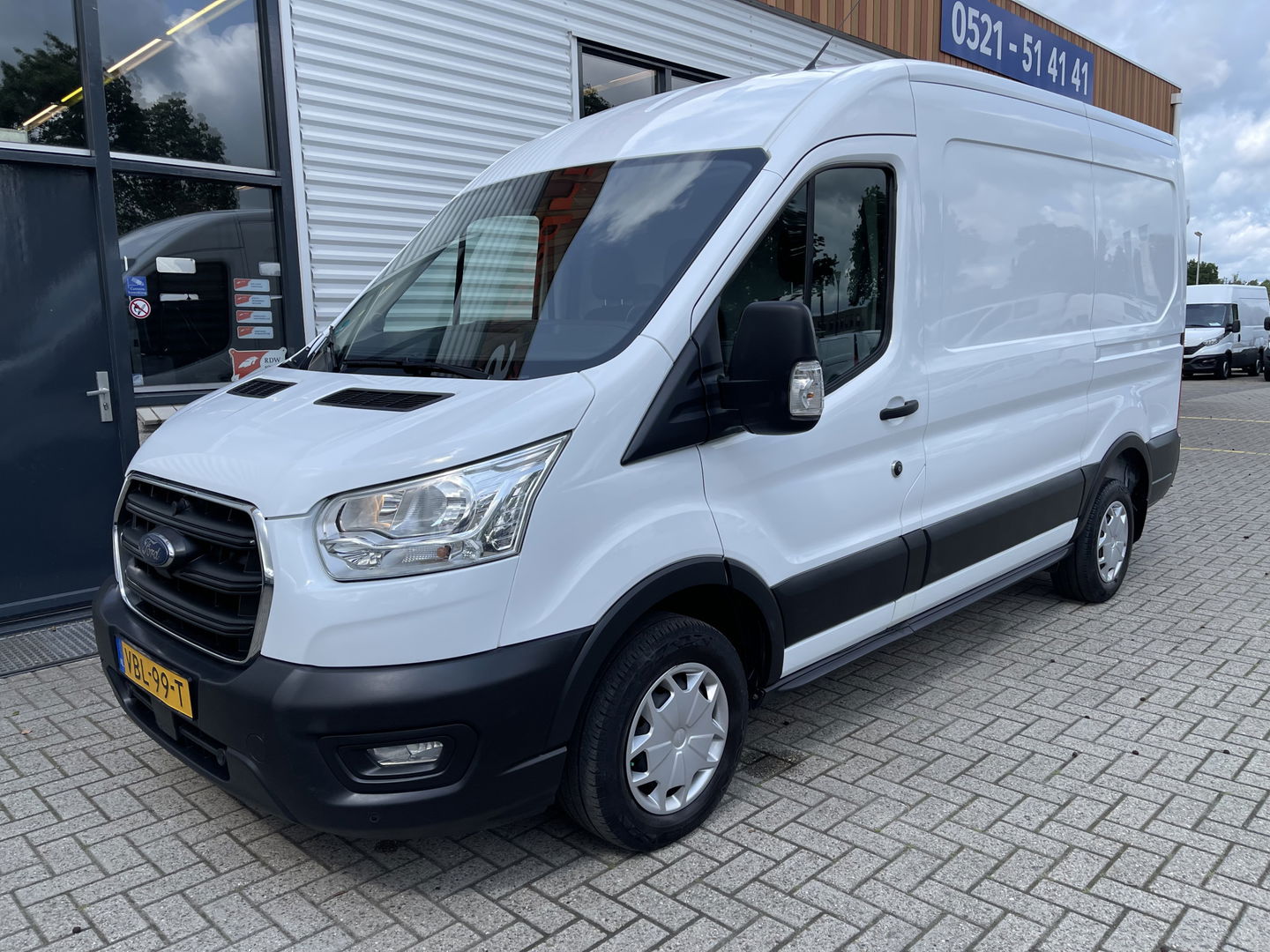 Ford Transit 310 2.0 TDCI L2H2 Trend / vaste prijs rijklaar € 16.950 ex btw / lease vanaf € 285 / airco / cruise control / euro 6 diesel / bpm vrij / trekhaak 2450 kg !