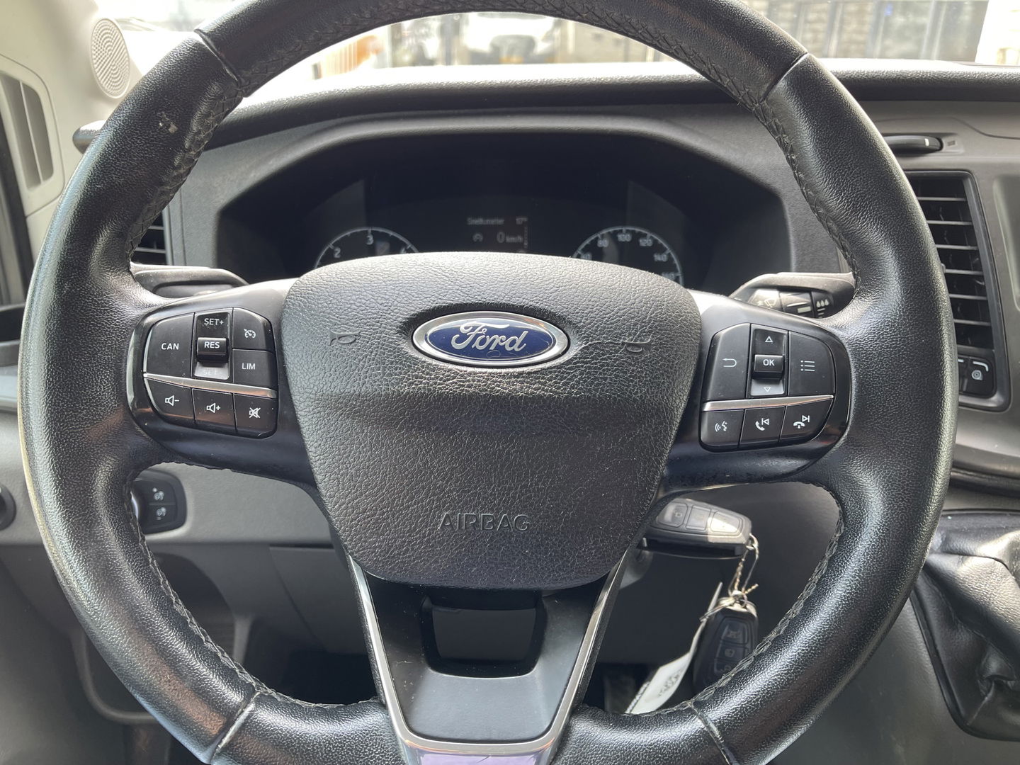 Ford Transit 310 2.0 TDCI L2H2 Trend / vaste prijs rijklaar € 16.950 ex btw / lease vanaf € 285 / airco / cruise control / euro 6 diesel / bpm vrij / trekhaak 2450 kg !