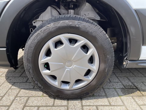 Ford Transit 310 2.0 TDCI L2H2 Trend / vaste prijs rijklaar € 16.950 ex btw / lease vanaf € 285 / airco / cruise control / euro 6 diesel / bpm vrij / trekhaak 2450 kg !