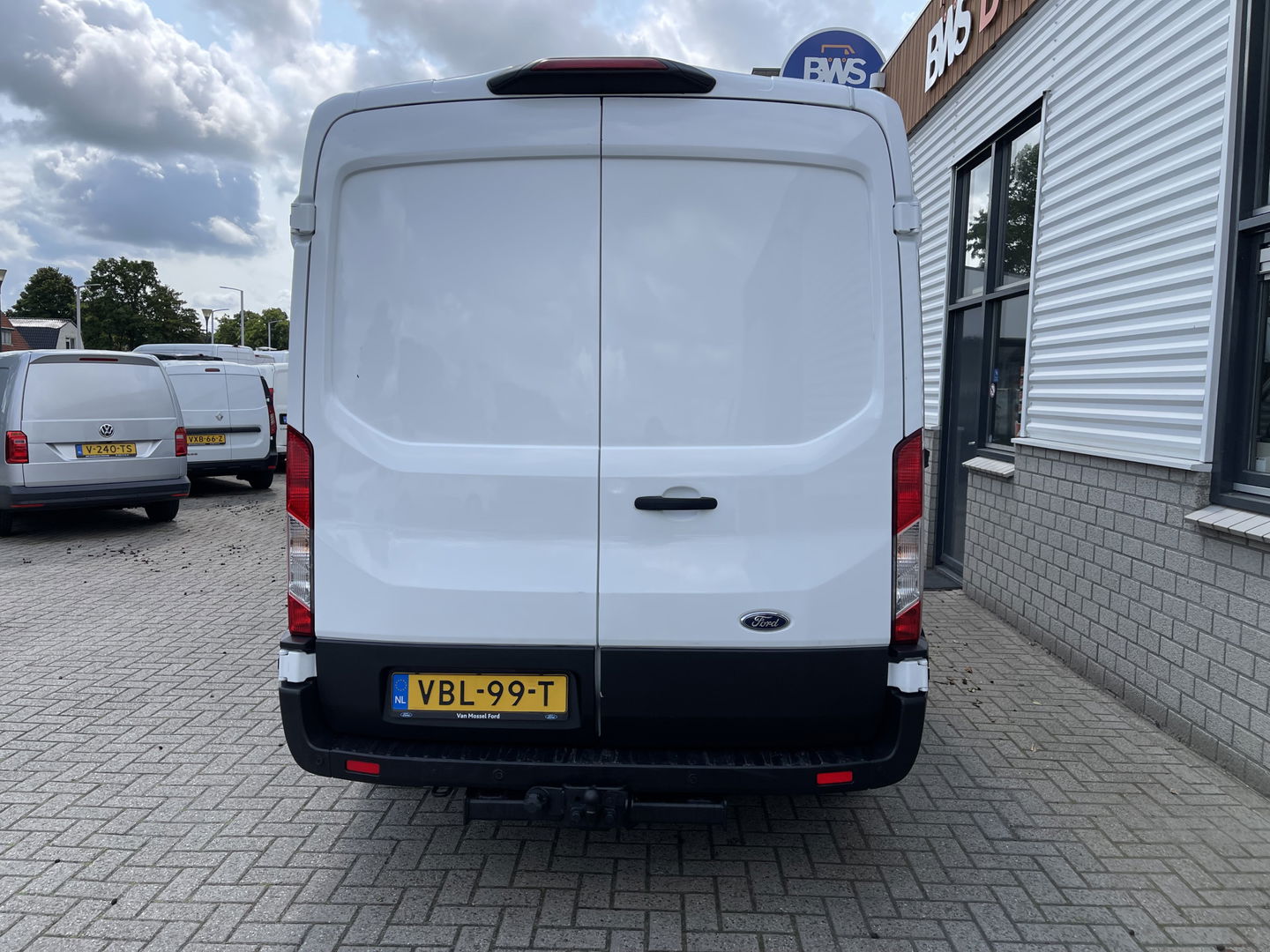 Ford Transit 310 2.0 TDCI L2H2 Trend / vaste prijs rijklaar € 16.950 ex btw / lease vanaf € 285 / airco / cruise control / euro 6 diesel / bpm vrij / trekhaak 2450 kg !