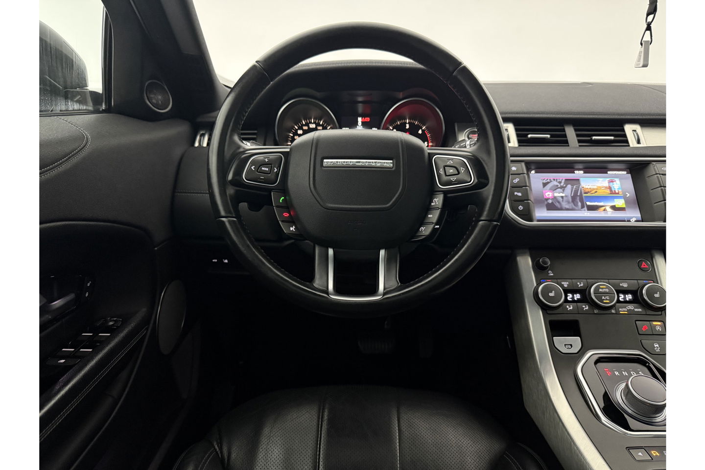 Land Rover Range Rover Evoque 2.0 TD4 HSE 150PK Pano LED Trekhaak Clima Cruise Navigatie 20"LMV Leder PDC