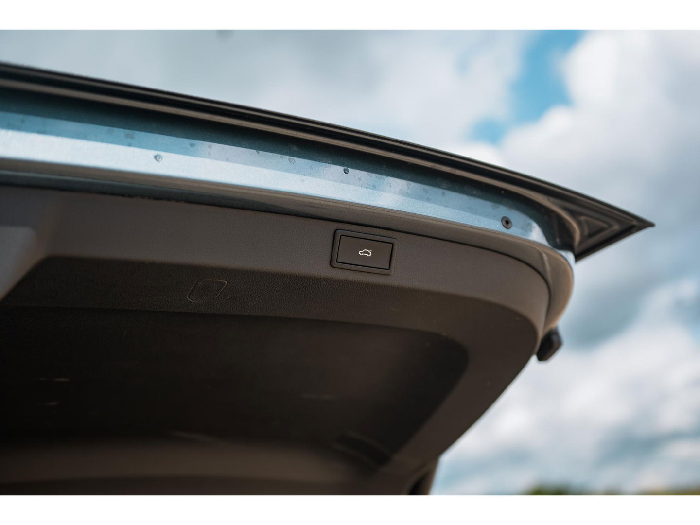 Škoda Karoq 1.5 TSI ACT Sportline Business | TREKHAAK | DIGI DASH | CLIMA | NAVI