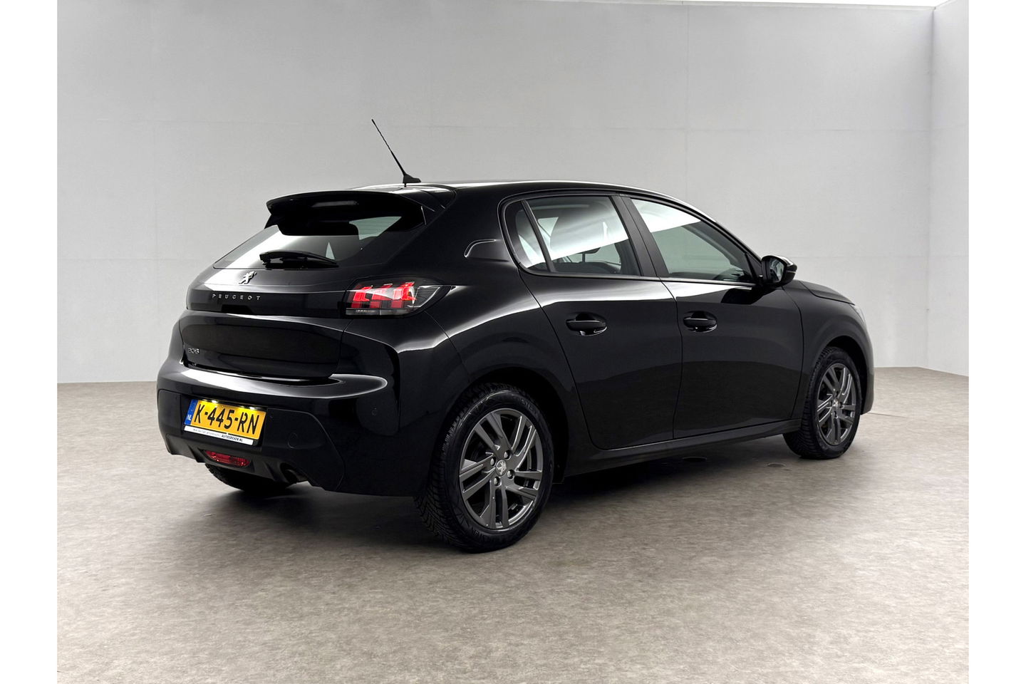 Peugeot 208 1.2 PureTech Airco Carplay Cruise LED Navigatie 16"LMV PDC