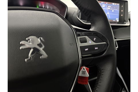 Peugeot 208 1.2 PureTech Airco Carplay Cruise LED Navigatie 16"LMV PDC