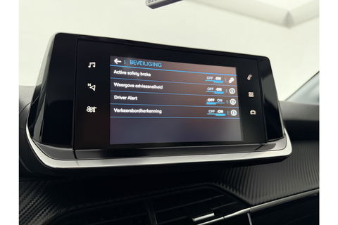 Peugeot 208 1.2 PureTech Airco Carplay Cruise LED Navigatie 16"LMV PDC