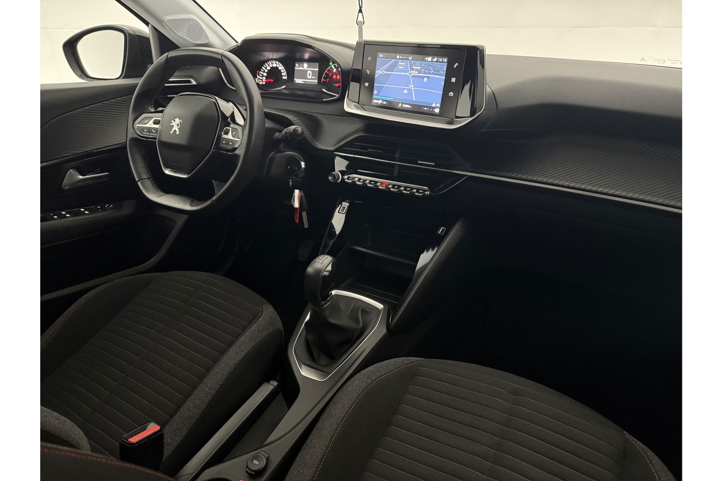 Peugeot 208 1.2 PureTech Airco Carplay Cruise LED Navigatie 16"LMV PDC