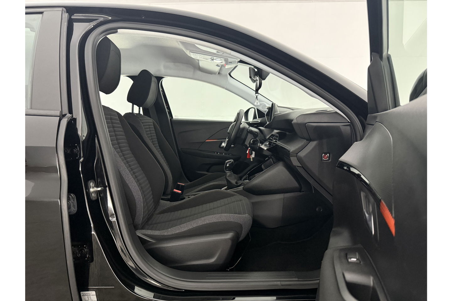 Peugeot 208 1.2 PureTech Airco Carplay Cruise LED Navigatie 16"LMV PDC